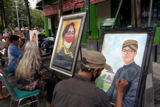 Ini Aksi Lima Pelukis Kondang Kota Bengawan Menyambut Kemenangan Gibran