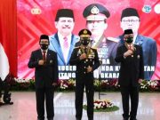 Menpan RB dan Menteri ATR/BPN Terima Bintang Bhayangkara Utama