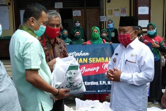 Anggota DPR RI Abdul Kadir Karding Tengok Pengungsi Merapi