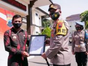 Kapolres Wonogiri Berikan Penghargaan Kepada Anggota dan Warga Berprestasi