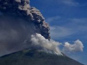 Letusan Ili Lewotolok Tak Ada Kaitan dengan Gunung Api Lain