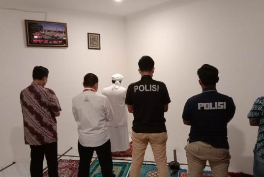 Rizieq Shihab Jadi Imam Salat Magrib Berjamaah di Sela Pemeriksaan Polisi