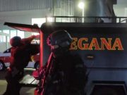 Brimob Polri Latihan Tangani Bom di Depo MRT Lebak Bulus