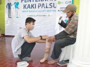 Yayasan Baitul Maal PLN Transmisi Jabagteng Bantu Kaki Palsu Penyandang Disabilitas