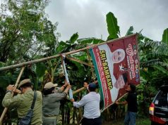 Dalam Hujan Bawaslu Grobogan Copoti Alat Peraga Kampanye