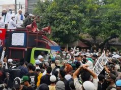Massa Unjuk Rasa di Mapolres Purwakarta