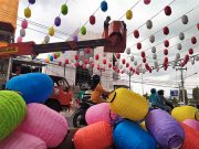 Sambut Natal dan Tahun Baru, Ratusan Lampion di Alun-alun Diganti Warna-Warni