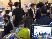 Tamu Restoran Golden Leaf Ikuti Rapid Test saat Razia PSBB Transisi