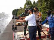 Kasus Covid-19 Meningkat, TNI- Polri Bersama Pemkab Batang Semprotkan Disinfektan Massal