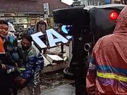 Kaget Disalip dari Kiri, Avanza Tabrak Motor dan Pagar Tembok Stasiun KA