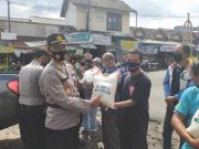 Polsek Tersono Bagikan Beras untuk Warga Kurang Mampu