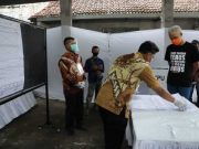 Usai Coblosan, Ganjar Cek Penghitungan Suara, Pastikan Tak Ada Kerumunan