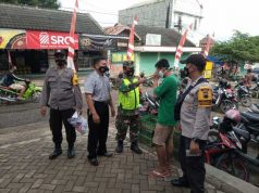 Antisipasi Covid-19, Forkompincam Banjarejo Bagikan 500 Masker Gratis
