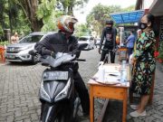Drive Thru, Cara Unik SMP Domsav Bagikan Raport Siswa Di Masa Pandemi