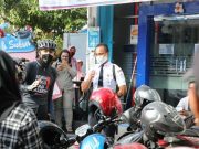 Mampir Bank BRI, Ganjar Minta Pengelola Terapkan Protkes Antisipasi Kerumunan