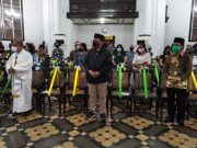 Safari Menag Baru, Natalan di Gereja Blenduk, Bersimpuh di Makam Ayah dan Kakek, Kunjungi Kiai Sepuh
