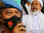 Penyidik Tahan Rizieq Shihab di Polda Metro