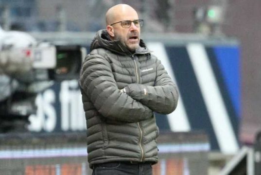 Pelatih Bayer Leverkusen Kibarkan Bendera Putih