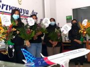 Solo Berduka, Relawan Kota Bengawan Kirim Bunga Tangan ke Kantor Sriwijaya