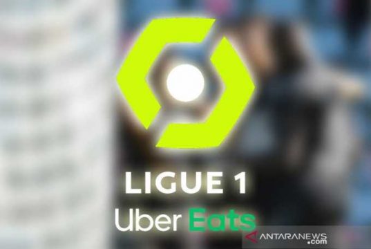 Suporter Serbu Tempat Latihan Saint-Etienne