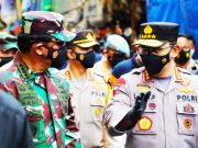 Panglima TNI dan Kapolri Bagikan Masker di Pasar Tanah Abang
