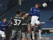 Everton Melenggang Mulus