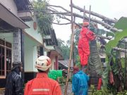 Angin Kencang Rusakkan Sejumlah Rumah