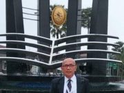 Kebumen Kehilangan Doktor Hukum dan Pengacara yang Cerdas dan Kritis Foto kenangan Dr Drs HM Khambali SH MH, pengacara dan dosen ilmu hukum Universitas Cokroaminoto Yogyakarta asal Kebumen di suatu acara.(Foto:SB/Dok)