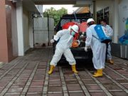 PMI Kebumen Gencar Semprot Disinfektan ke Permukiman
