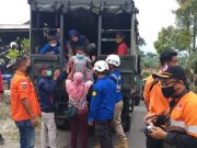 Truk Kodim Magelang Evakuasi Pengungsi Merapi Dari Paten Dukun