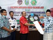 Kemenhub Bantu Bus Sekolah ke Ponpes Al Huda Jetis dan Al Falah Somalangu.