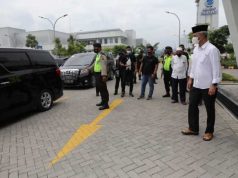 Ganjar Sambut Jenazah Habib Ja’far di Bandara, Minta Masyarakat Tak Berkerumun Saat Pemakaman