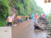 Jalan Menuju Dieng Longsor, Arus Lalu Lintas Sempat Macet