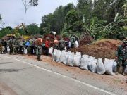 Kodim 0715/Kendal dan Banser Siapkan Karung Siaga Banjir di Lanji
