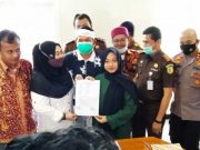 Kasus Ibu Aniaya Anak Berakhir Damai; Deddy Mulyadi Hadiahi Umrah