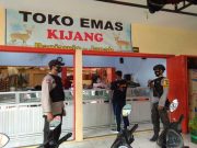 Polsek Banjarejo Patroli Toko Emas dan Sosialisasi Protokol Kesehatan