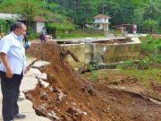 Jalan Ambles di Jalur Wadaslintang Wonosobo, Tambah Dalam dan Lebar