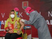 Mbak Ita Deg-degan Divaksin, Mas Hendi Batal Disuntik
