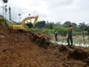 TMMD Reguler ke-110 Bangun Jalan di Gemblengan Garung Gunakan Alat Berat