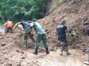 Jalan Raya dan Rumah Warga di Wonosobo Kembali Tertimbun Tanah Longsor