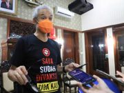 Pakai Kaos ‘Saya Sudah Divaksin Dua Kali’, Ganjar Sosialisasi Vaksin Aman