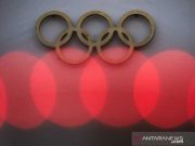 Panduan Baru Olimpiade Larang Atlet Berpelukan atau Lakukan Tos