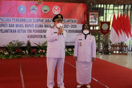 Arief Rohman – Tri Yuli Setyowati Resmi Dilantik Jadi Bupati dan Wakil Bupati Blora