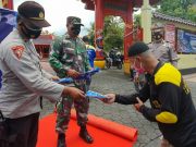 Polres Magelang Bagikan Masker Gratis di Muntilan
