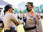 Kapolda Sematkan Pin Emas Kapolri untuk Dirnarkoba