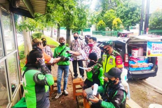 PPKM Mikro Jatingaleh Semarang Sosduk Bagi-Bagi Masker
