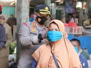 Polres Kebumen Bagikan 2.000 Masker kepada Pengunjung Pasar