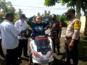 Polsek Dukun Sinergi dengan Koramil Bagikan Masker