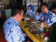 Sebelum Pindah Semarang, Sigit Makan Siang di Warung Sop Senerek Bu Atmo