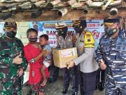 TNI-Polri Bersama Awak Media Bakti Sosial ke Kampung Terpisah